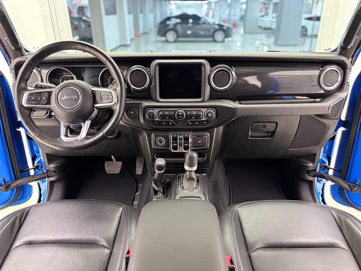 Фото 18 - Jeep Wrangler