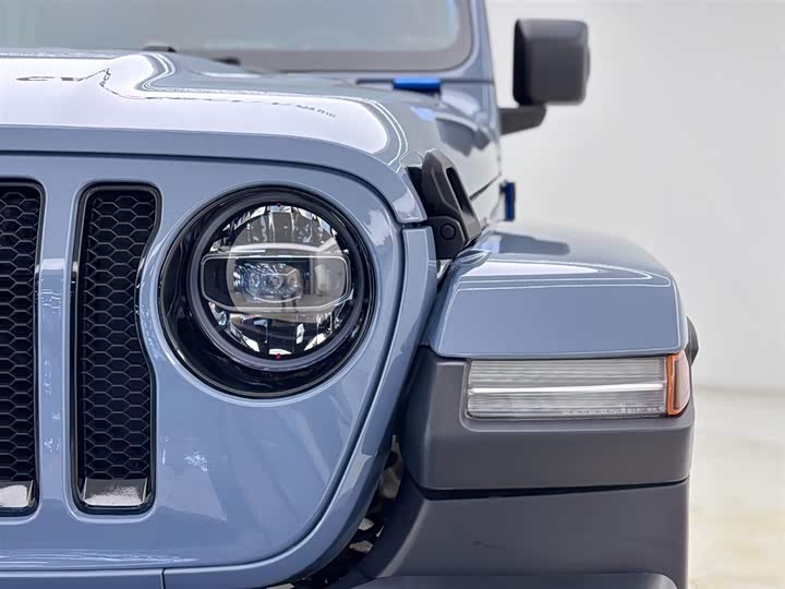 Фото 2 - Jeep Wrangler