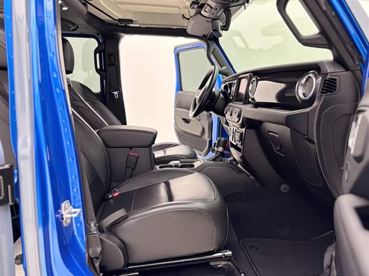 Фото 22 - Jeep Wrangler