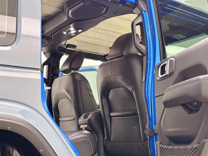 Фото 26 - Jeep Wrangler