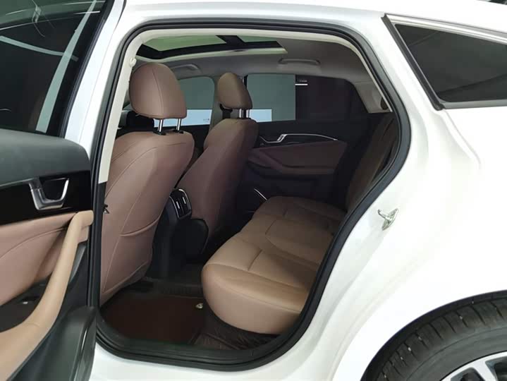 Фото 11 - Bestune B70