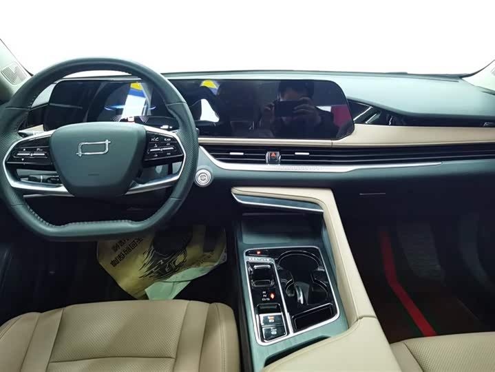 Фото 12 - Bestune B70