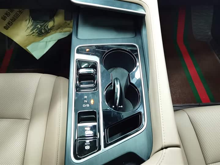 Фото 16 - Bestune B70