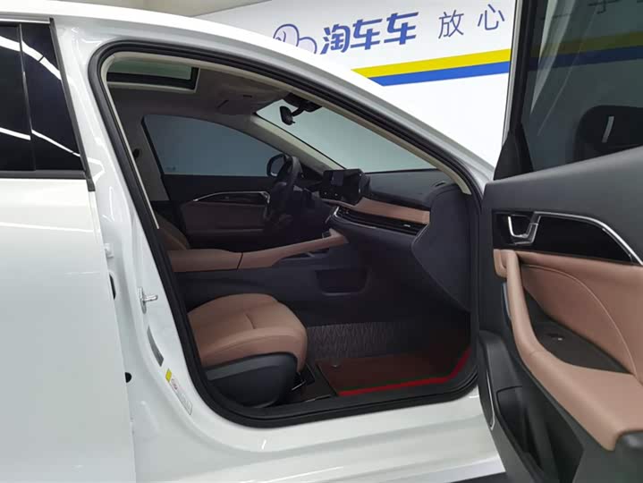 Фото 8 - Bestune B70