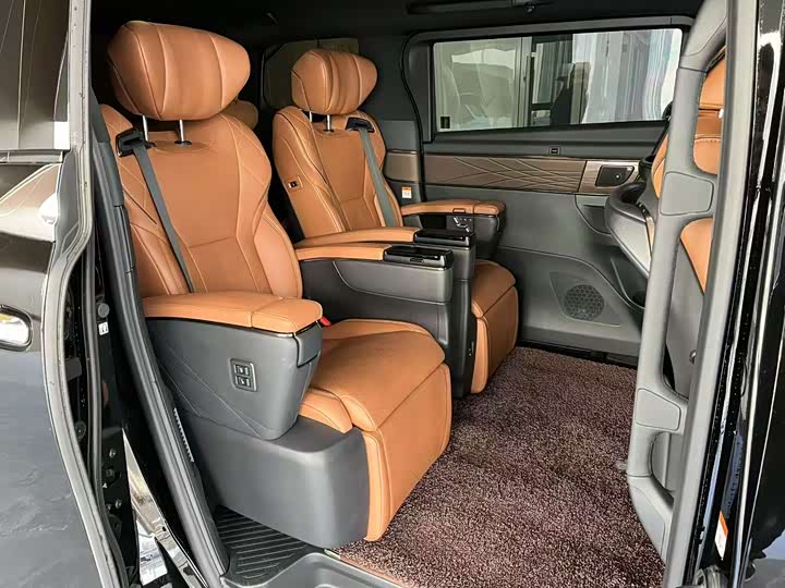 Фото 6 - Toyota Vellfire