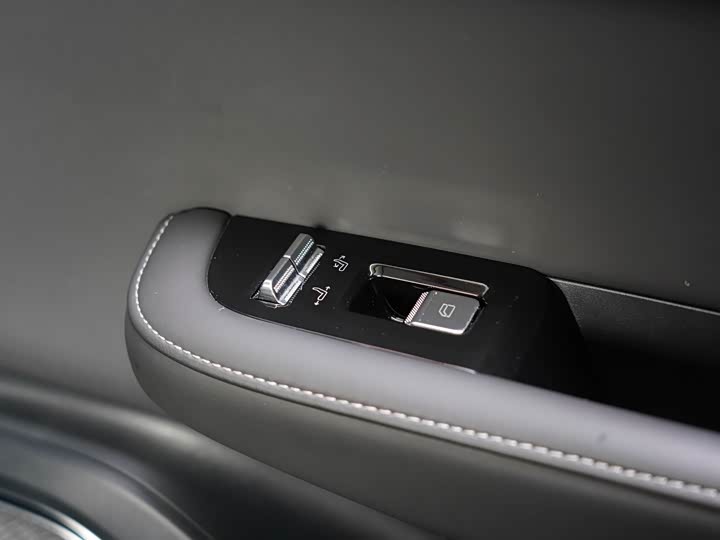 Фото 14 - Zeekr 001