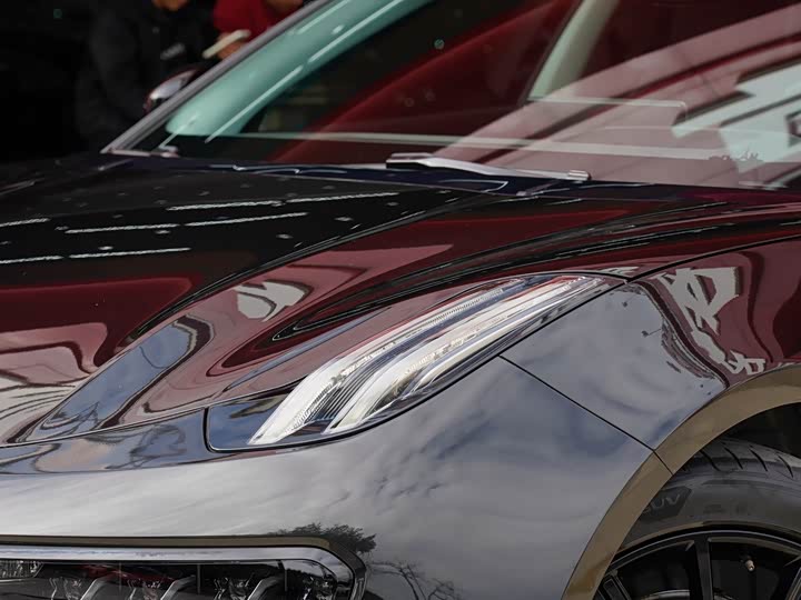 Фото 3 - Zeekr 001