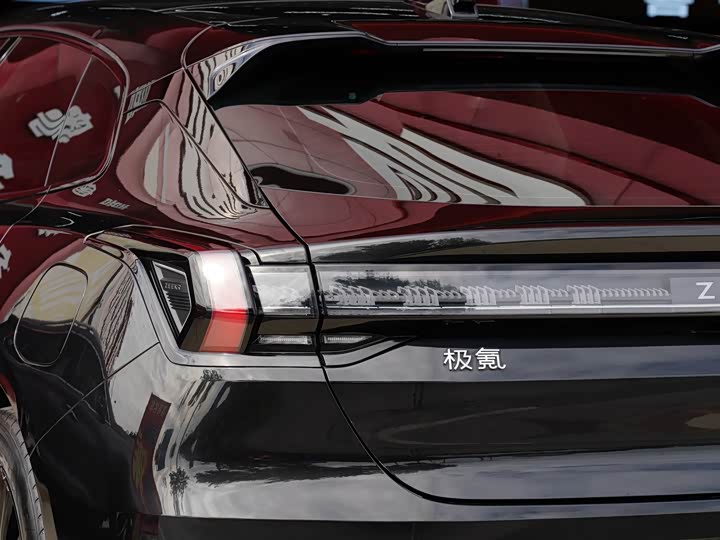 Фото 4 - Zeekr 001