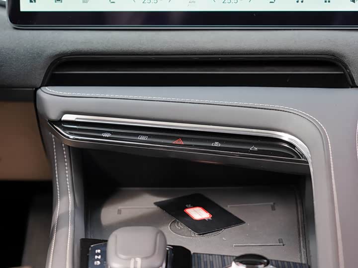 Фото 9 - Zeekr 001