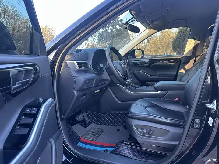 Фото 4 - Toyota Highlander