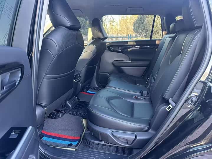 Фото 6 - Toyota Highlander