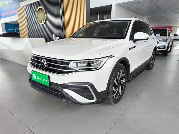 Фото 1 - Volkswagen Tiguan L Pro