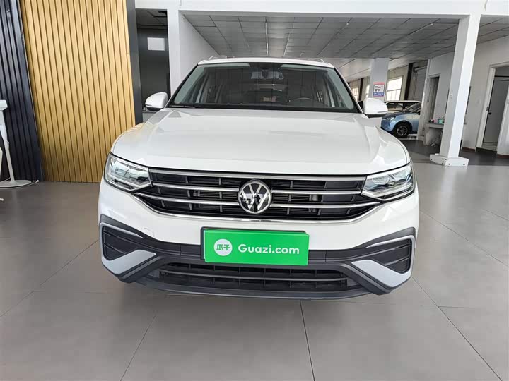Фото 3 - Volkswagen Tiguan L Pro
