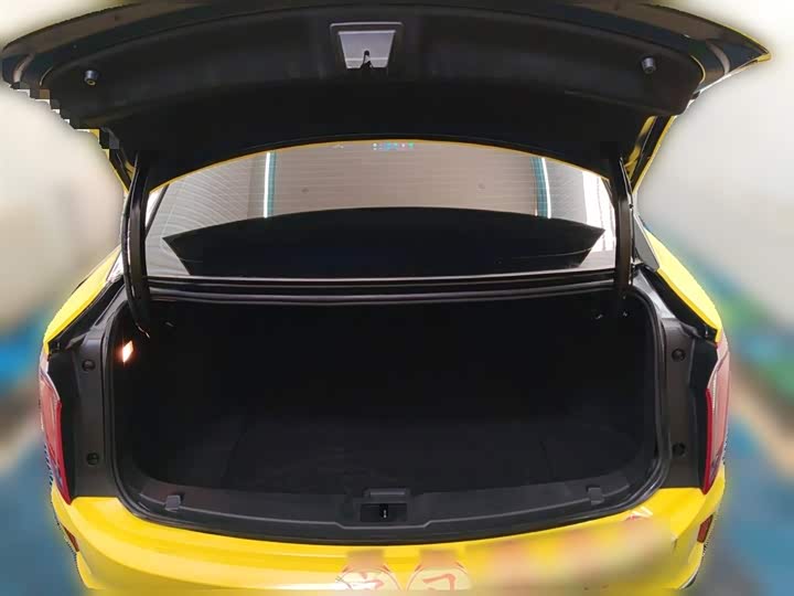 Фото 10 - Hongqi E-QM5