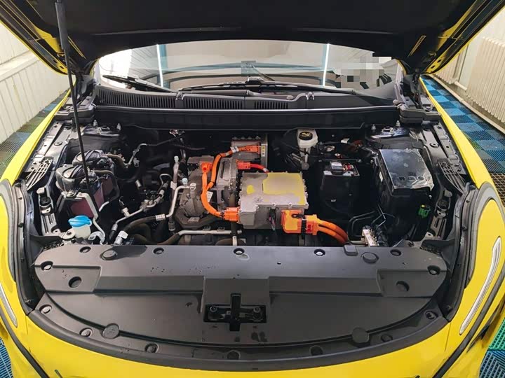 Фото 11 - Hongqi E-QM5