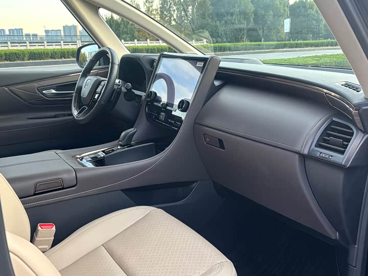 Фото 10 - Toyota Vellfire