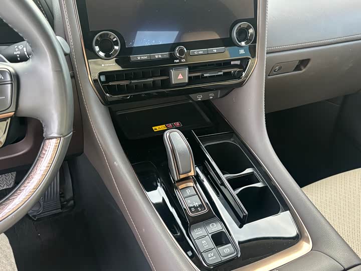 Фото 12 - Toyota Vellfire