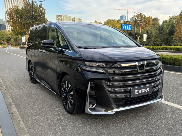 Фото 3 - Toyota Vellfire