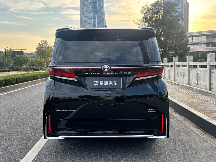 Фото 4 - Toyota Vellfire