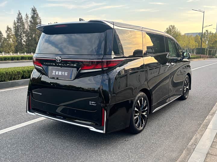 Фото 5 - Toyota Vellfire