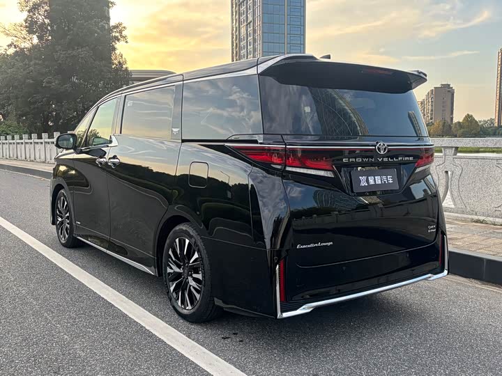 Фото 6 - Toyota Vellfire