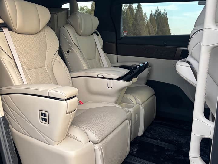 Фото 7 - Toyota Vellfire