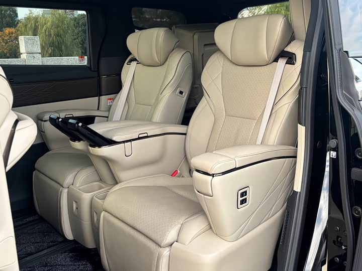 Фото 8 - Toyota Vellfire