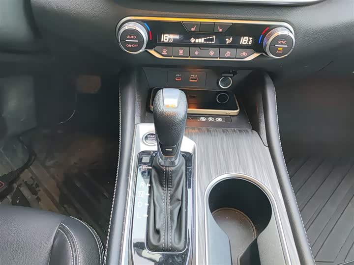 Фото 14 - Nissan Teana