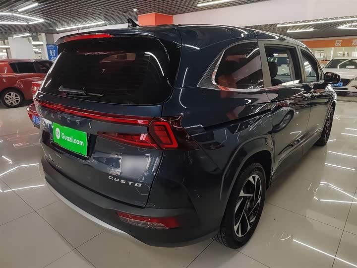 Фото 7 - Hyundai Custo