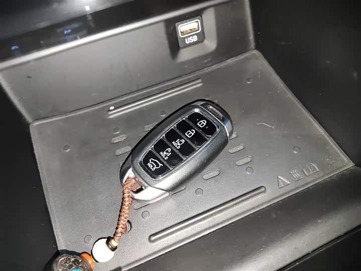 Фото 9 - Hyundai Custo