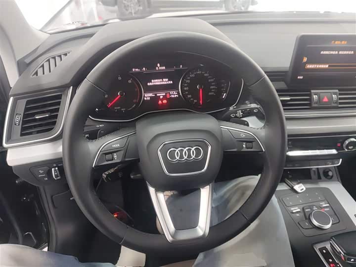 Фото 11 - Audi Q5L