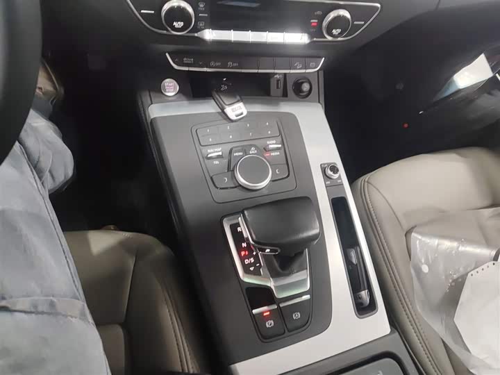 Фото 14 - Audi Q5L