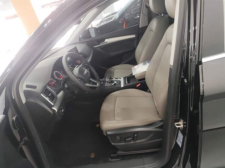 Фото 15 - Audi Q5L