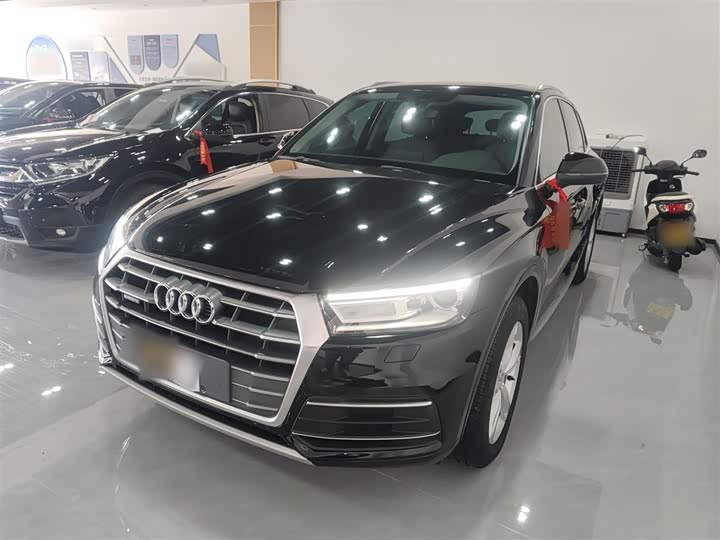 Фото 2 - Audi Q5L