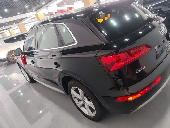 Фото 5 - Audi Q5L