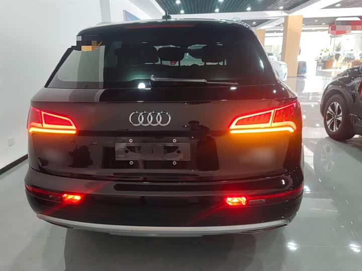 Фото 6 - Audi Q5L