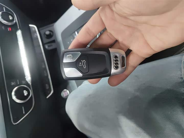 Фото 9 - Audi Q5L