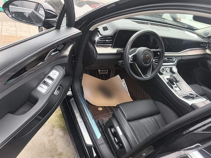 Фото 16 - Hongqi H9