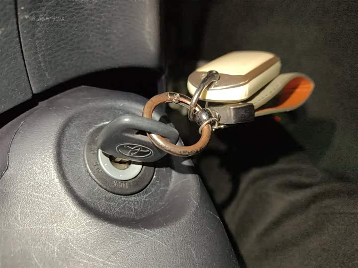 Фото 9 - Toyota Yaris L Hatchback