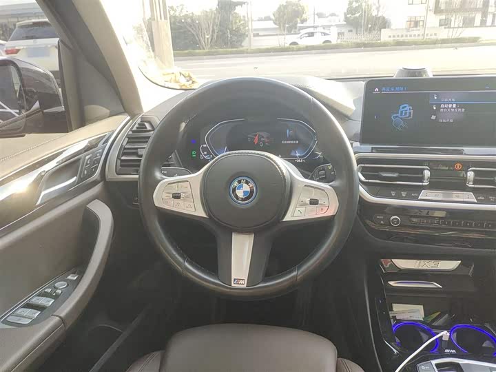 Фото 11 - BMW iX3