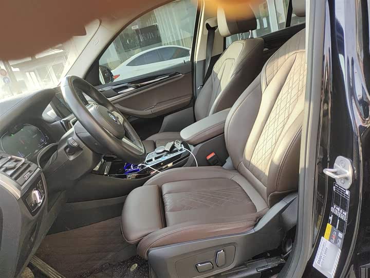 Фото 15 - BMW iX3