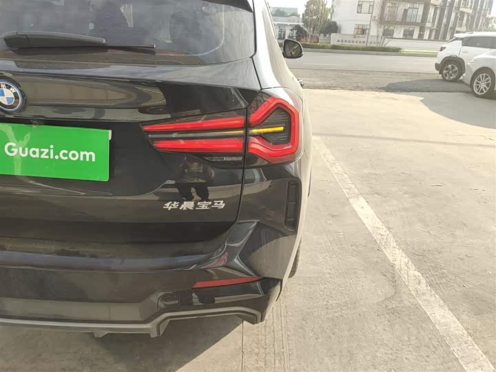 Фото 8 - BMW iX3