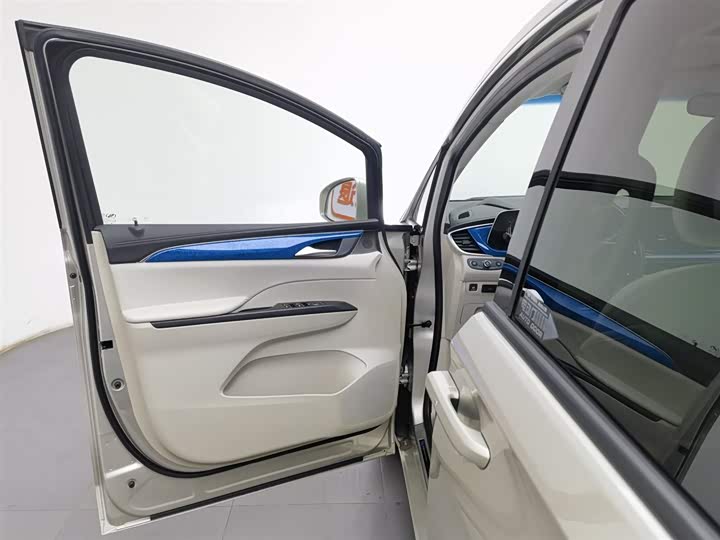 Фото 8 - Buick GL8 ES