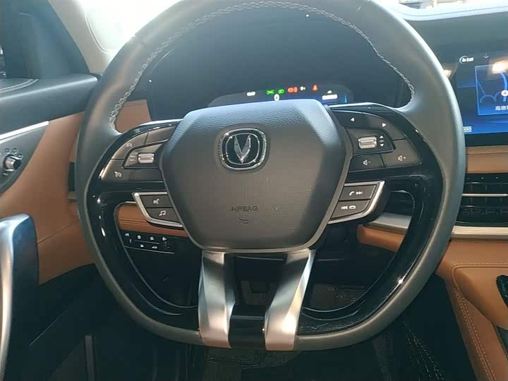 Фото 11 - Changan CS95