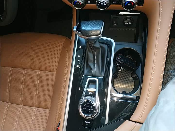 Фото 14 - Changan CS95