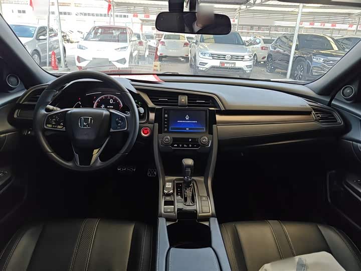 Фото 10 - Honda Civic