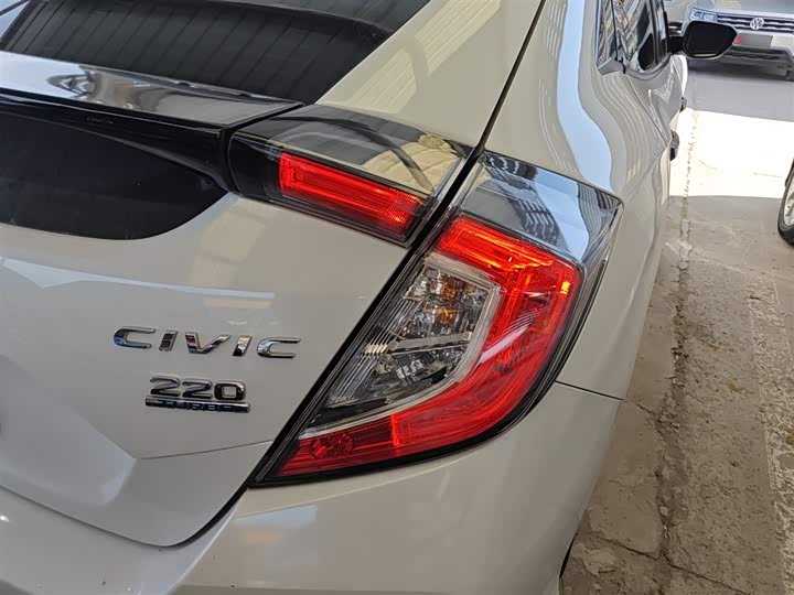 Фото 8 - Honda Civic