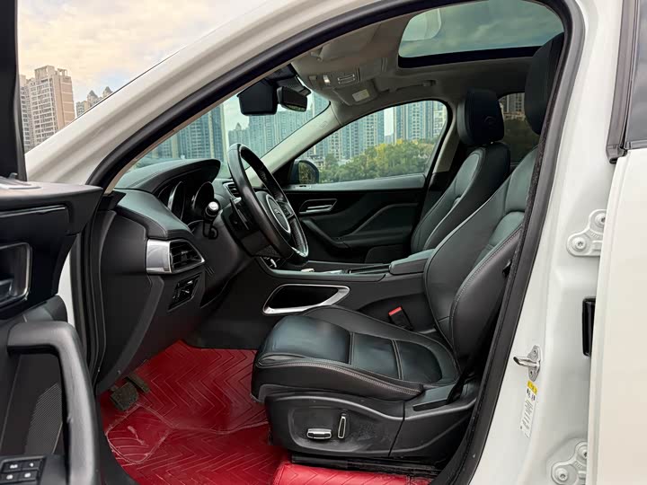 Фото 10 - Jaguar F-Pace