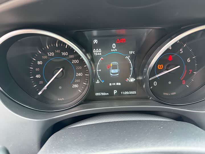 Фото 11 - Jaguar F-Pace