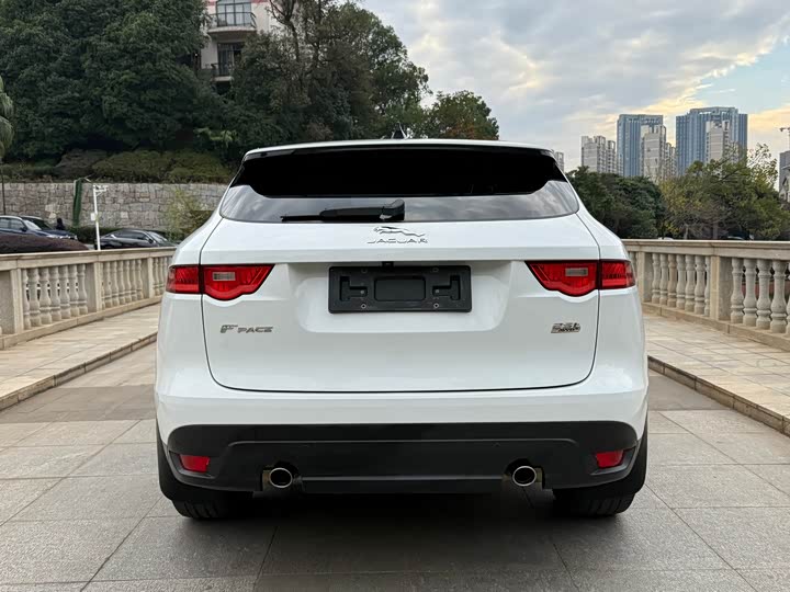 Фото 13 - Jaguar F-Pace